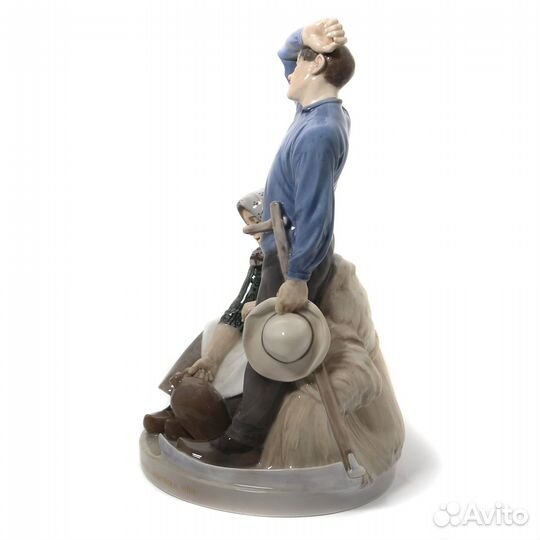 Фарфоровая фигура 
