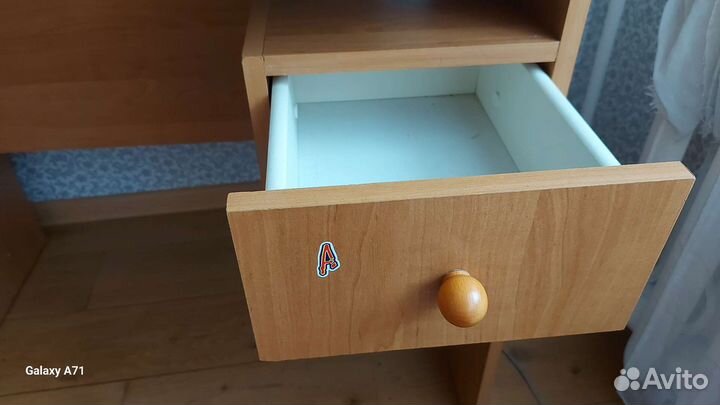 Детский письменный стол