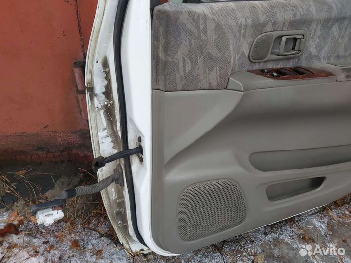 Дверь Nissan R nessa