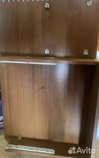 Бесплатно Компьютерный стол