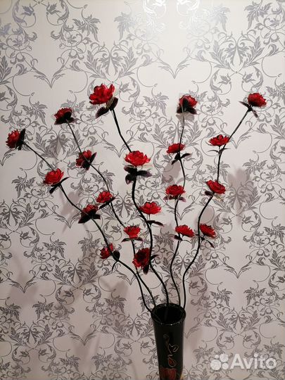 Напольная ваза с цветами