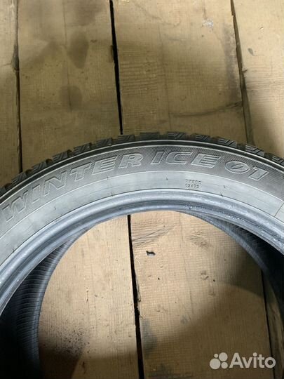Dunlop SP Winter Ice 01 215/50 R17