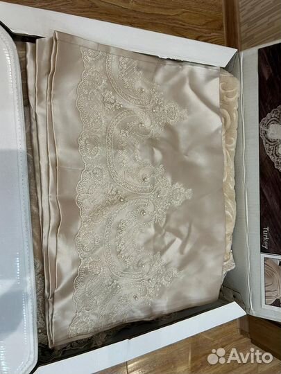 Покрывало простынь и наволочки