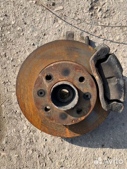 Кулак поворотный передний Renault Clio 2/Lutecia2