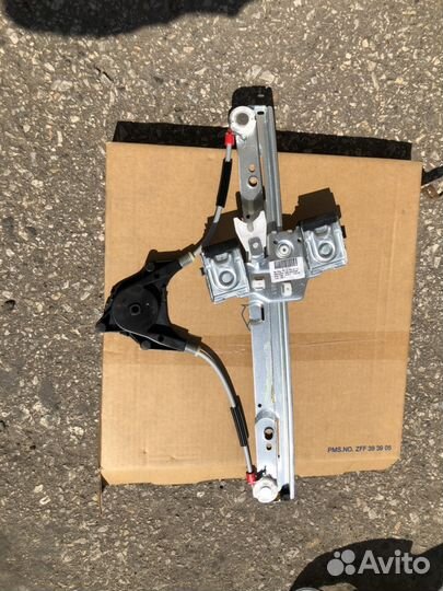 Стеклоподъемник передней левой двери Форд Фиеста 6