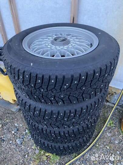 Bridgestone Blizzak Spike-02 205/65 R15 94T