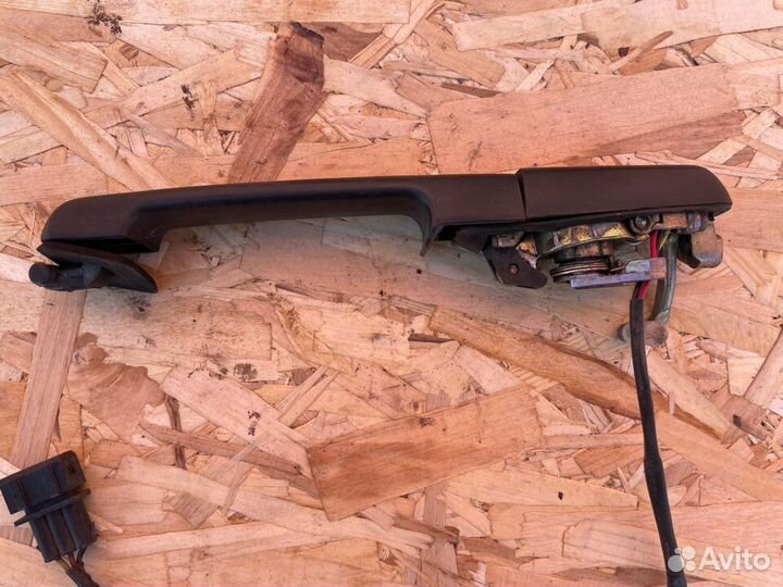 Ручка двери наружняя передняя левая passat b3