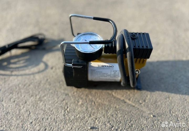 Компрессор (насос) автомобильный на 35л