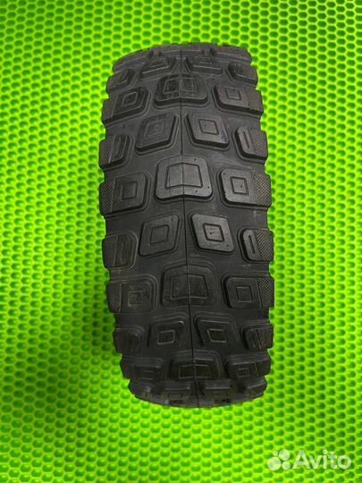 Покрышка внедорожная направленная 255/80 для М4