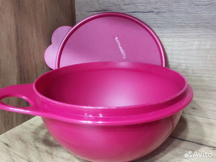 Новая чаша Tupperware,объем 1.4