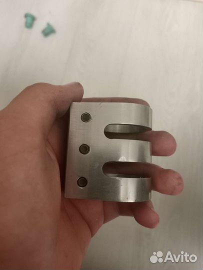 Ноунейм зажим