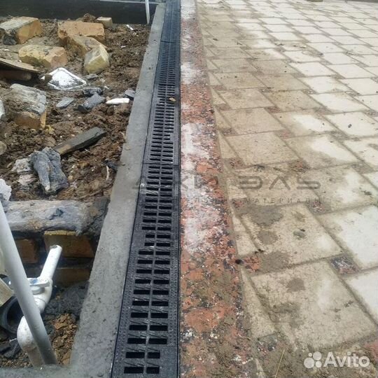Желоб водоотведения