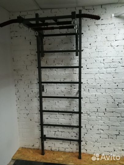 Шведская стенка с турником - рукоходом