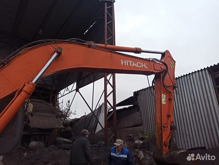 Гусеничный экскаватор Hitachi ZX200-3G, 2011
