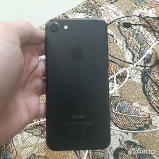 Телефон iPhone 7 32