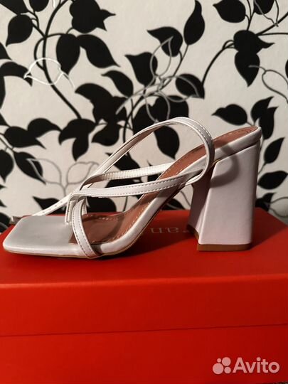 Женская одежда и обувь