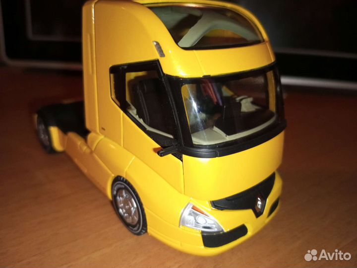 Седельные тягачи 1:43 Eligor