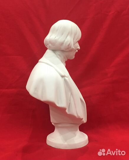 Статуэтка, Бюст гоголь Н,В, Фарфор, бисквит. СССР