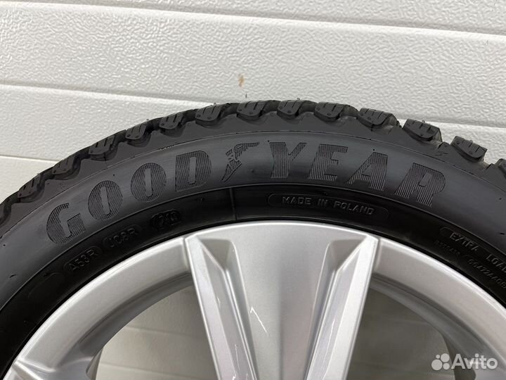 Goodyear Ultragrip Ice Arctic 215/55 R17