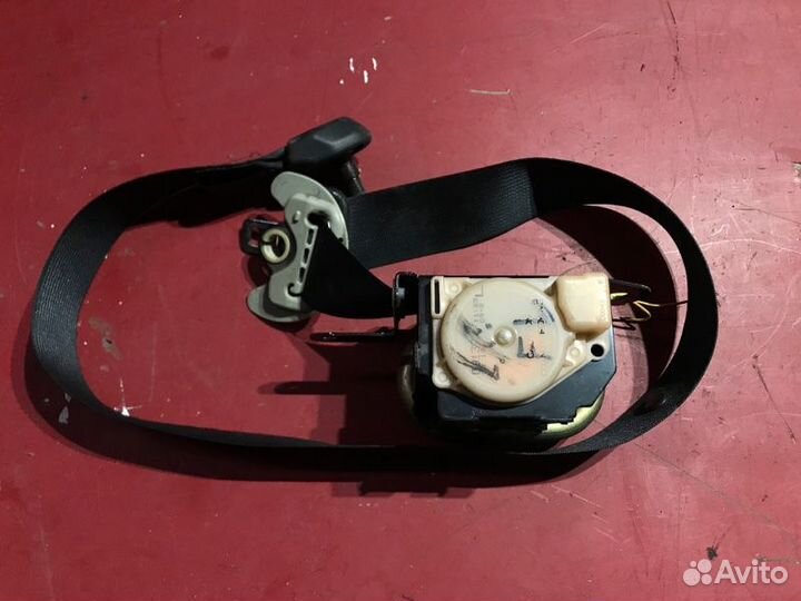 Ремень безопасности передний левый Toyota Avensis