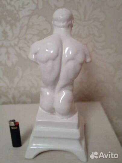 Антикварная статуэтка. Фарфор
