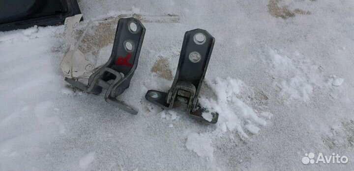 Продам дверь на Mitsubishi Outlander