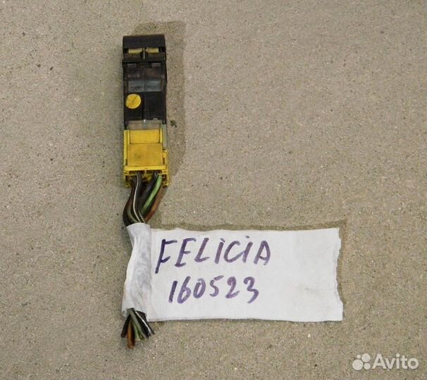 Кнопка аварийной сигнализации Skoda Felicia