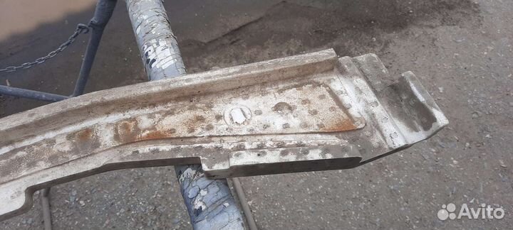 Абсорбер бампера зад. Toyota LC Prado 120/2007