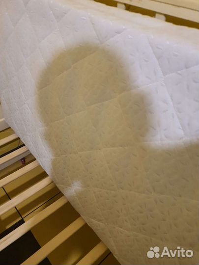 Детская кроватка с матрасам