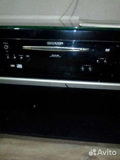 Полка с акустикой под телевизор