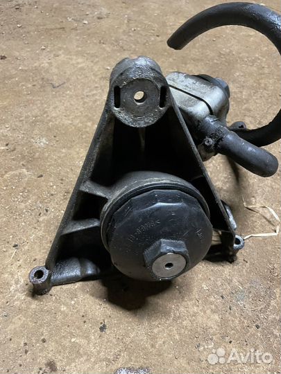 Кронштейн масляного фильтра VW Passat B5 VR5 AGZ