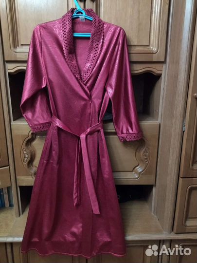 Халатики 2 шт, размер (46-48), листайте