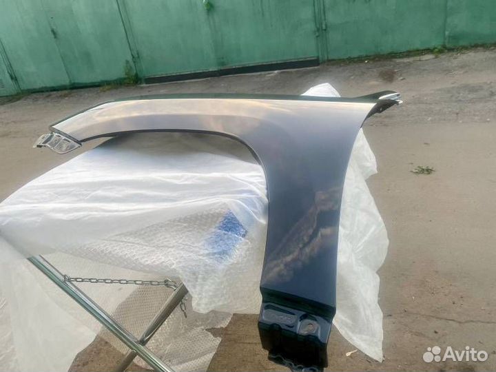 Крыло переднее левое на lexus LX 570
