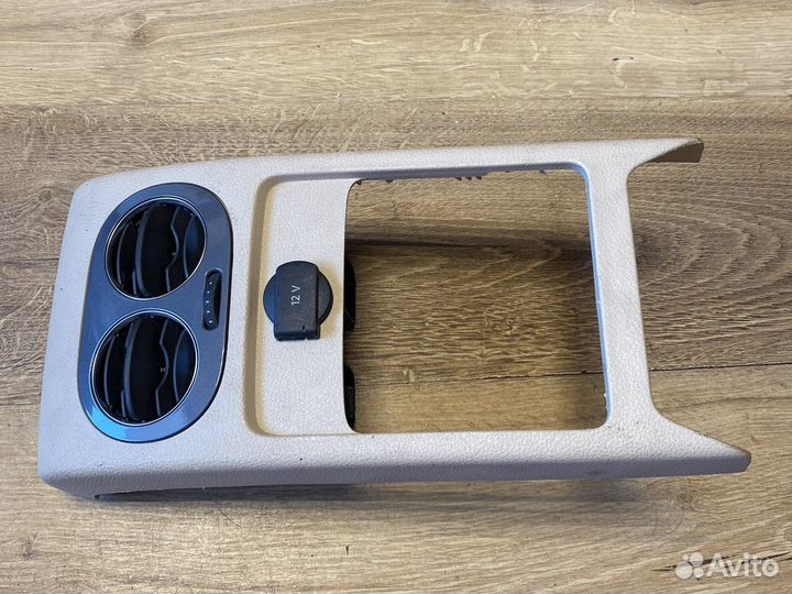 Volkswagen golf plus накладка подлокотника