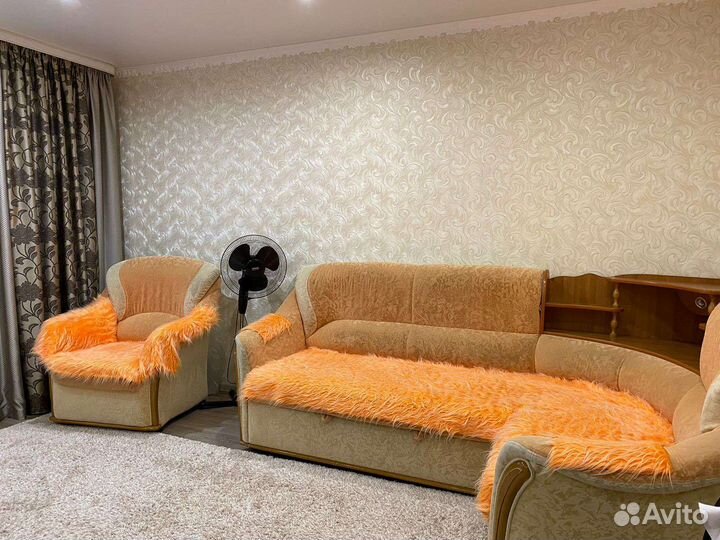 Угловой диван б/у с креслом