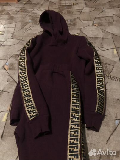 Костюм женский теплый и свитер