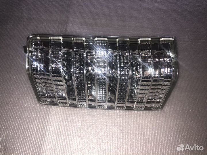 Фонарь задний правый lexus LX470 8167060080