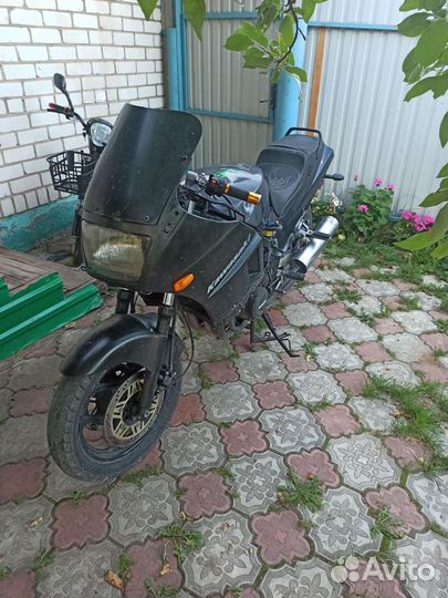 Kawasaki gpz 400 r