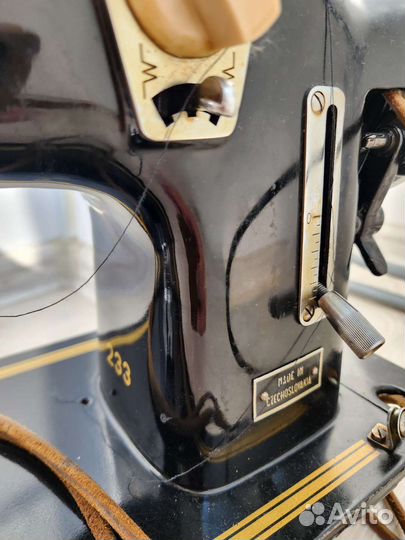 Швейная машина LADA 233