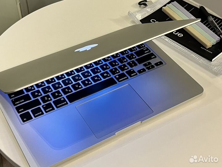 MacBook Pro 13 Retina (I5, 8gb, SSD M2)