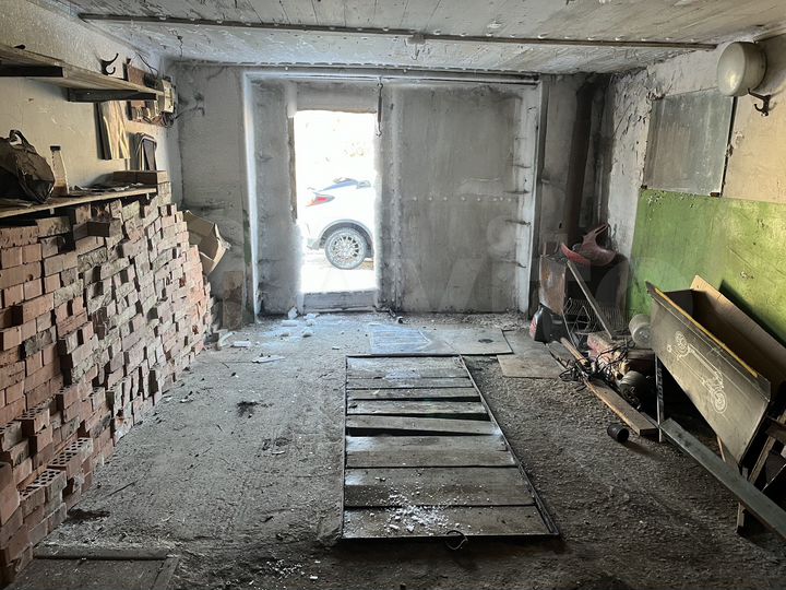 Гараж, > 30 м²