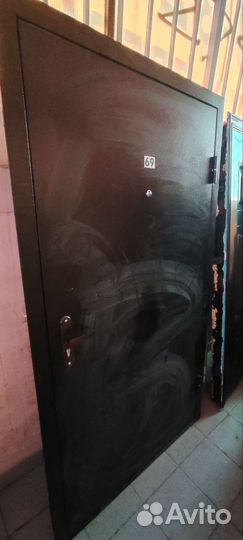 Дверь входная металлическая бу