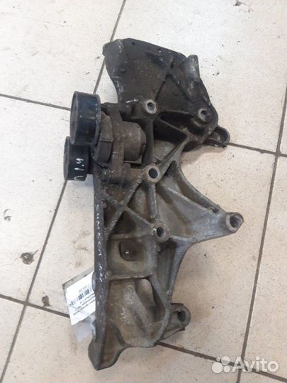 Кронштейн вспомогательных агрегатов Renault Symbol