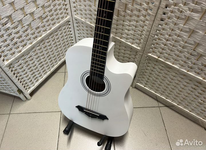 Гитара белая акустика