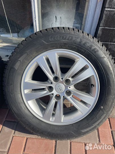 Комплект зимних колес от кия 225/60 r16