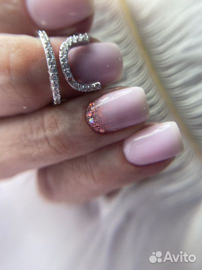 Маникюр, педикюр, наращивание ногтей