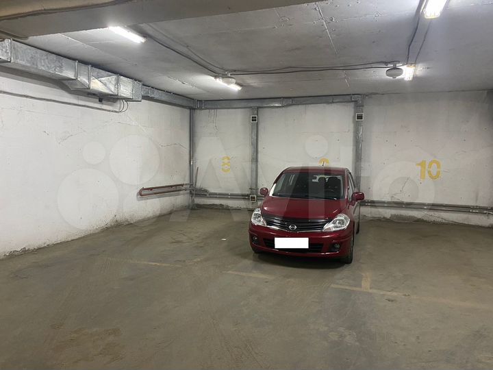 Машиноместо, > 30 м²