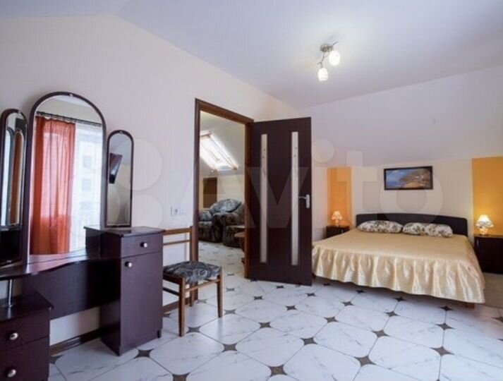 Комната 18 м² в 9-к., 1/2 эт.