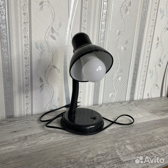 Лампа настольная