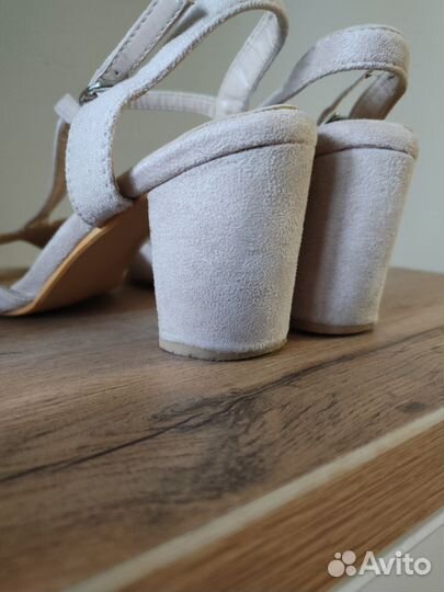Босоножки 37